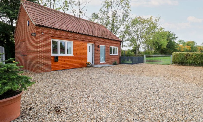 Brisley Cottage | Cabin ∙ 1 bedroom ∙ 2 guests