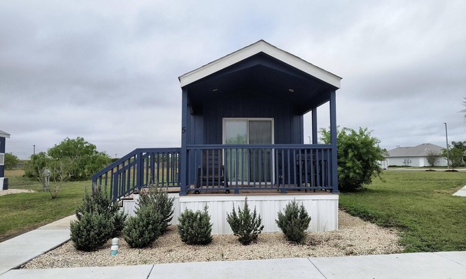 Los Fresnos Cabin | Cabin 1 with Inclusive Resort Amenities - Cabin with Inclusive Resort Amenities