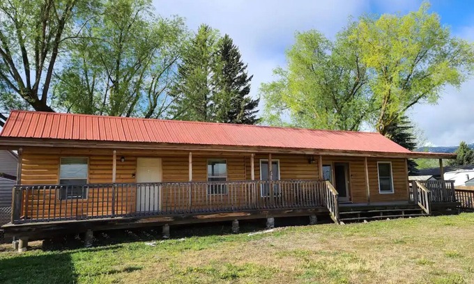 Irwin Cabin | Cabin #2 - Backyard Bunkhousen