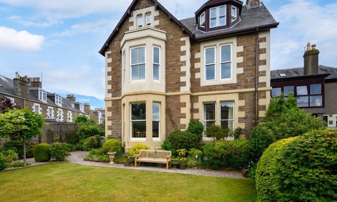 Broughty Ferry Cottage | Cabin ∙ 2 bedrooms ∙ 4 guests
