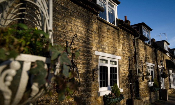 Thornton Dale Cottage | Cabin ∙ 2 bedrooms ∙ 4 guests