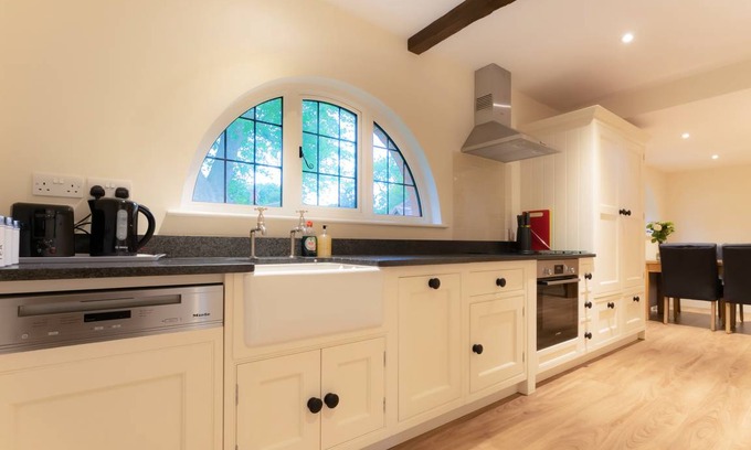 Woking Cottage | Cabin ∙ 2 bedrooms ∙ 4 guests