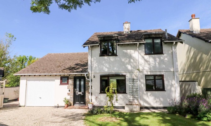 Bradworthy Cottage | Cabin ∙ 2 bedrooms ∙ 4 guests