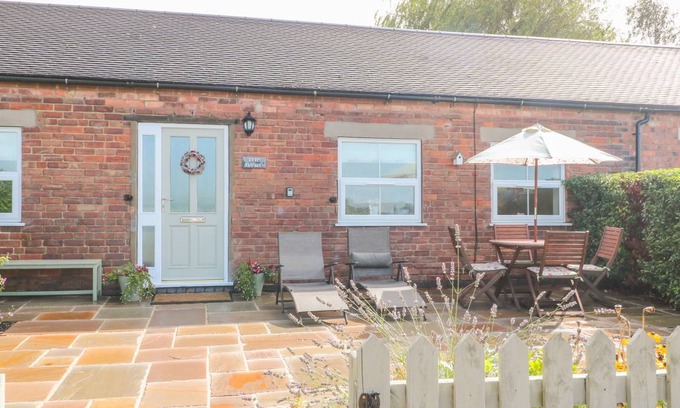 Hollington Cottage | Cabin ∙ 2 bedrooms ∙ 4 guests