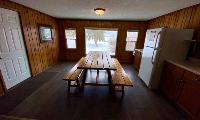 Hines Apartment | Cabin 2 Lakefront Family Resort