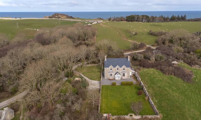 Penmon Cottage | Cabin ∙ 3 bedrooms ∙ 6 guests
