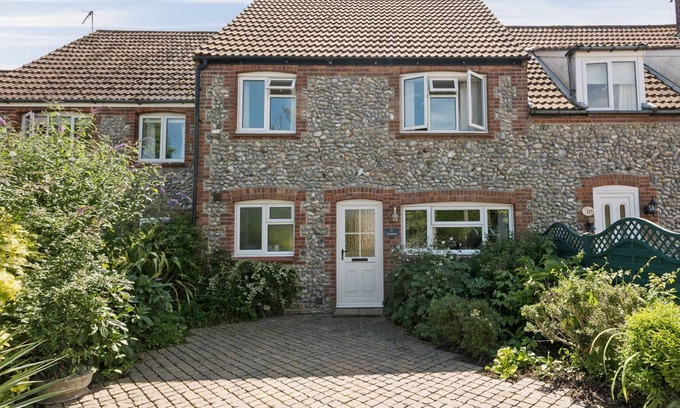 Weybourne Cottage | Cabin ∙ 3 bedrooms ∙ 6 guests