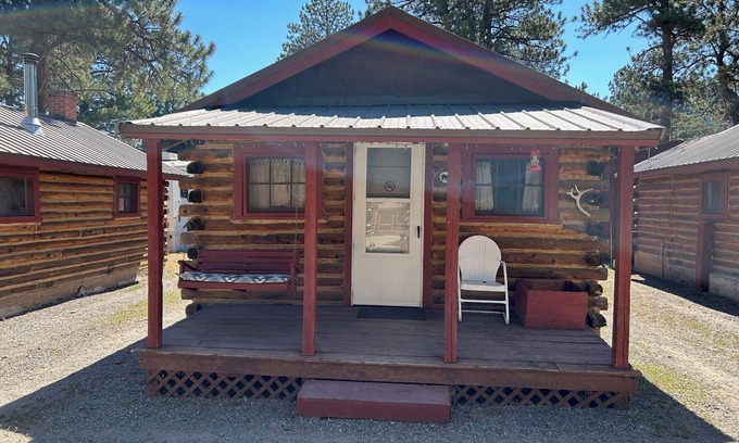 Ponderosa Pines Cabin | Cabin 3 - Grandview Cabins
