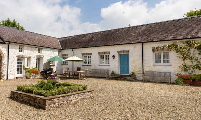 Llandefeilog Cottage | Cabin ∙ 5 bedrooms ∙ 10 guests