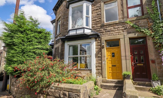 Buxton Cottage | Cabin ∙ 6 bedrooms ∙ 13 guests