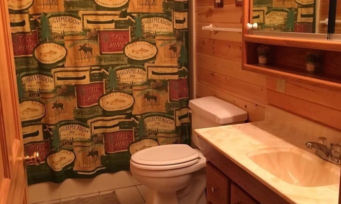 Hines Apartment | Cabin 9 Lakefront Family Resort
