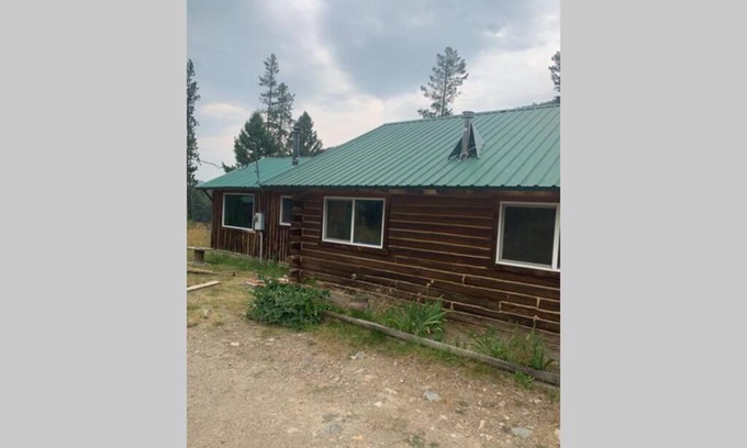 Powell County House | Cabin bordering National Forest
