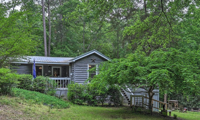 Lowndesville Cottage | Cabin Escape w/ Richard B Russell Lake Access!