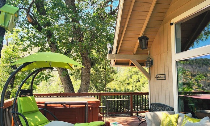 Cascadel Woods Cabin | Cabin/hotub next to a Creek near Bass lake, 45/min to Yosemite south gate