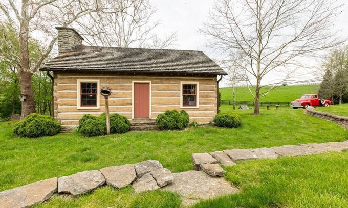 Paris Cabin | Cabin in Kentucky Horse Country