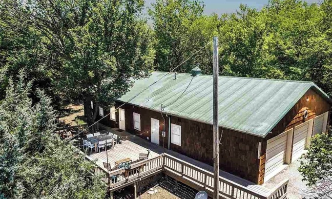 Ponca City Cabin | Cabin on 50 acres, Only 5 Minutes to Ponca City! Hike, Hunt, or Just Relax