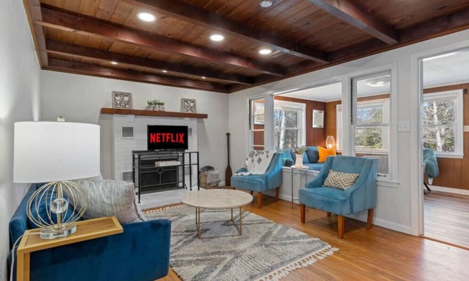 Dickson House | Cabin on the Lake: 2 bed, 1 bath