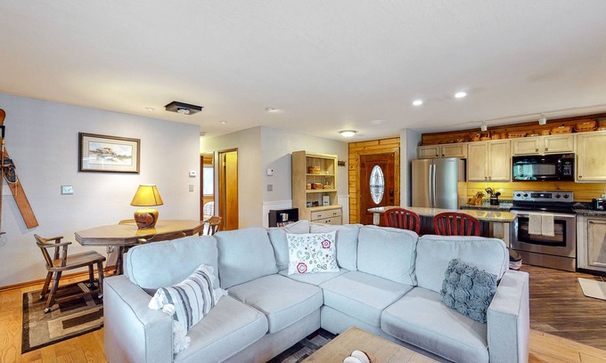 Kachina Village Cabin | Cabin with grill, outdoor dining, & fireplace - drive minutes to hiking