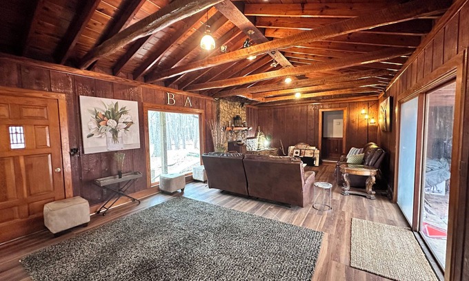 Cliftondale Cabin | Cabin With Lake on 10Acres Outside Atl Where Friends & Family Meet Nature