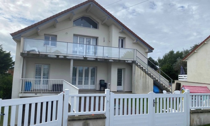 Le Home House | CABOURG/LE HOME: Supervised beach 100 m'away. Close to thalasso and golf.