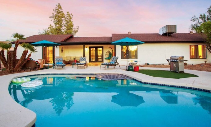 Scottsdale Vista House | Cactus Breeze Hideaway: 2 Master Suites, Pool, Putting Green, and Games Galore