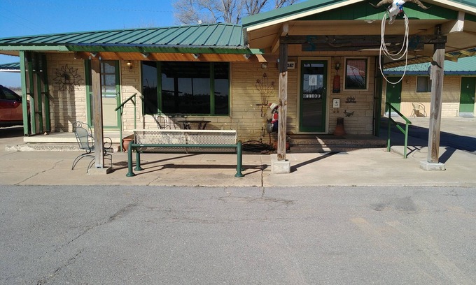 McLean Hotel | Cactus Inn