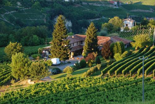 Santo Stefano Belbo House | Cadgal - Tenuta Valdivilla