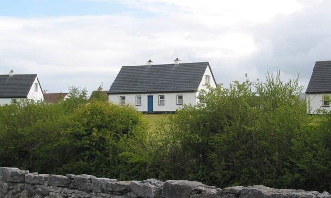 Ballyvaughan Cottage | Caher Cottage in a lovely costal Wild Atlantic Way village has mountain views !