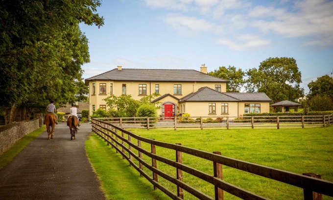 Newmarket on Fergus Bed & Breakfast | Cahergal Farmhouse B&B