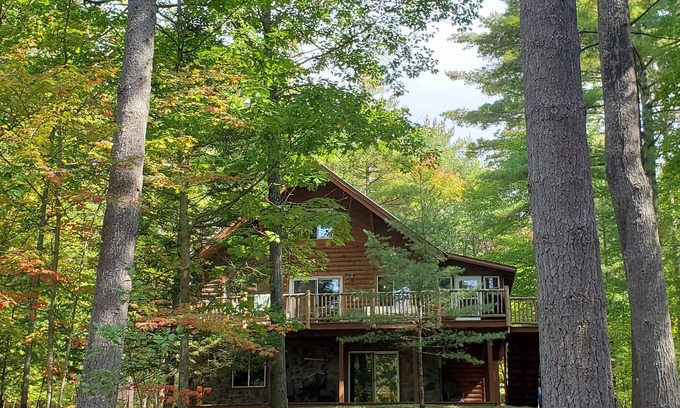 Jay House | Cairn Cabin:nFree children's book to young readers!