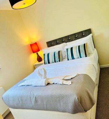 Niddrie Apartment | Cakemuir Detached House, 3 Bed, Free parking &Private Garden