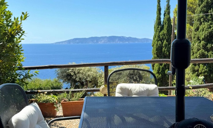 Cala Piccola Apartment | Cala Piccola, house with access to swimming pool and private beach