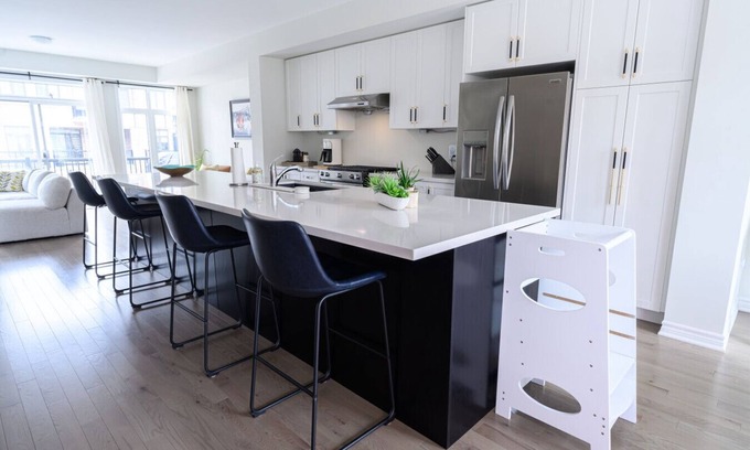 Caledon House | Caledon family escape with Crib