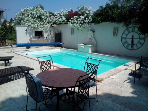 Tarascon Apartment | Calenco des Carlenes