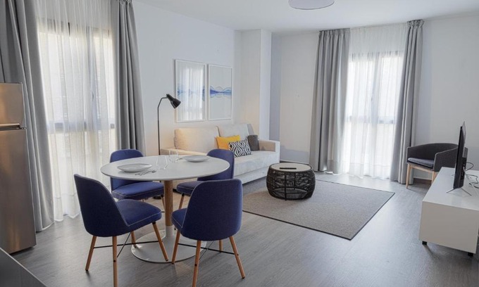 Perchel Sur Apartment | Caleta Homes - Ancha del Carmen