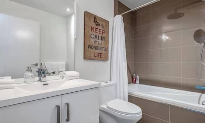 Connaught Apartment | Calgary Tower View | Central DT | Gym | Pool