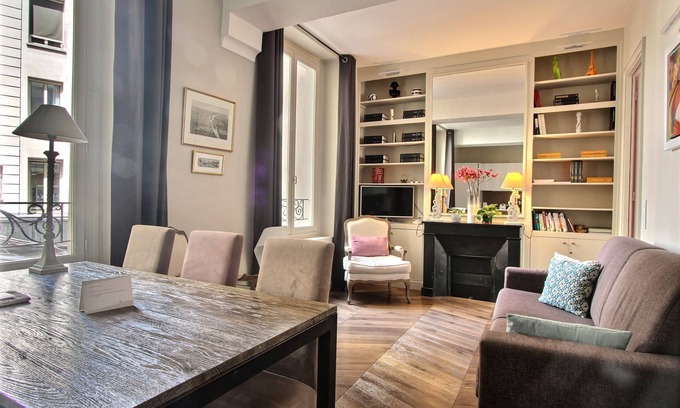 Quartier de la Monnaie Apartment | Calm 2 BD 2 BTH in St. Germain, near the Seine, insurance included