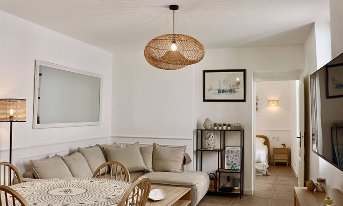 Antibes Old Town Apartment | Calm and Elegance in Old Antibes