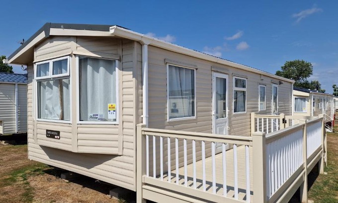 Dymchurch Apartment | Calm Waters