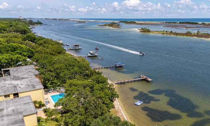 Mary Esther Apartment | ‼️Calm Waterside Condo‼️ | Kayaks, Paddles, Pool