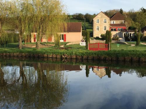 Dennevy Bed & Breakfast | Calme au Canal de Centre