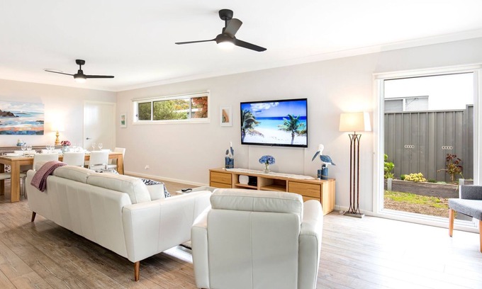Callala Beach House | Calypso - 4 Mins Walk to Beach - Community Pool