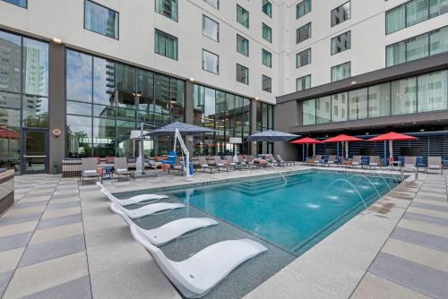 Rainey Street Historic District Hotel | Cambria Hotel Austin Downtown