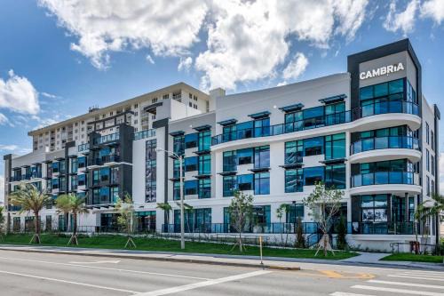 Lauderdale Beach Hotel | Cambria Hotel Fort Lauderdale Beach
