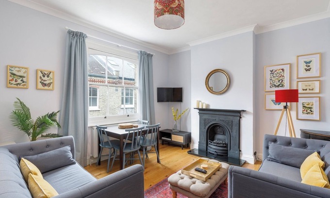Hove Apartment | Cambridge Grove- Cosy two bed Mews - with parking