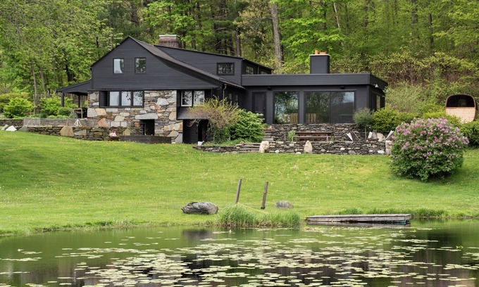 Town of Copake House | Cambridge Hill Farmhouse Swimming pond, Sauna, & Artist Studio