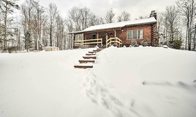 Cambridge Springs Cabin | Cambridge Springs Cabin Near French Creek!