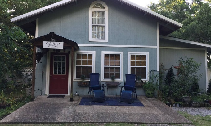 Gulf Hills Cottage | Camellia Cottage 'Your Private Retreat on the Gulf Coast'