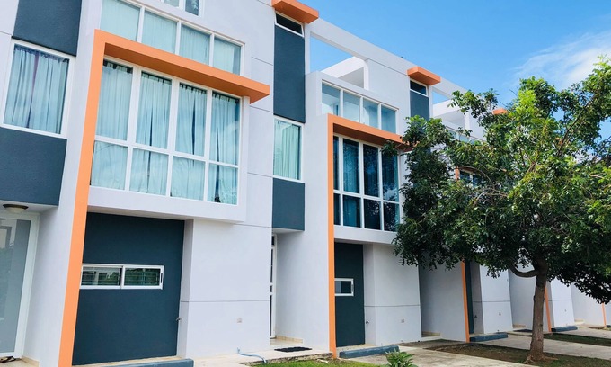 El Combate House | Camino del Mar townhouse, fully air-conditioned, high speed WiFi, w/open terrace