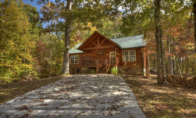 Turtletown Cabin | Campbell's Cozy Cabin | Fire Pit | Hot Tub | Grill